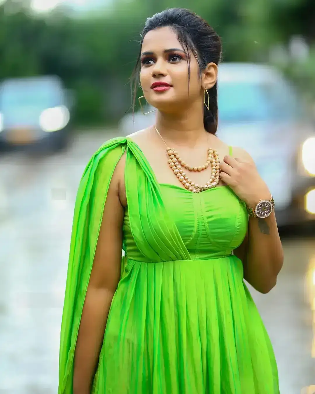 Indian Actress Ariyana Glory In Sleeveless Green Dress